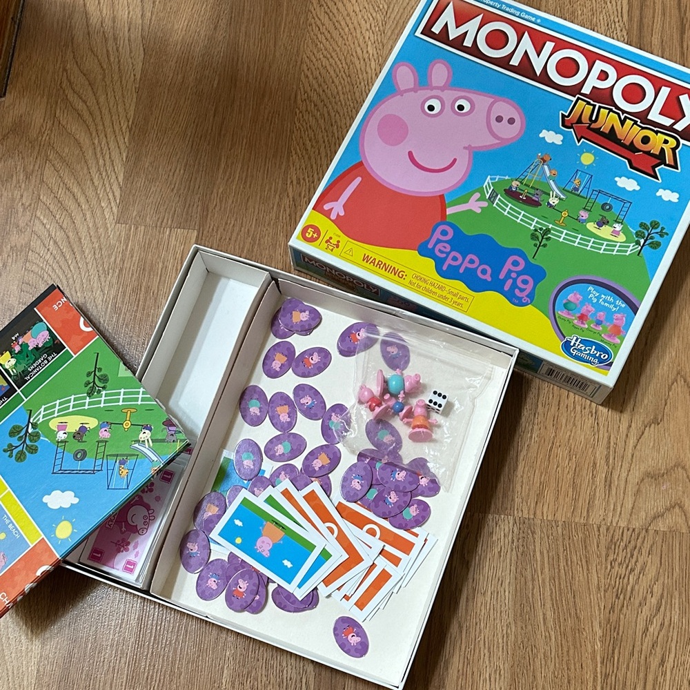 Free!!Hasbro Peppa Pig Monopoly Junior Game - Pink & Purple